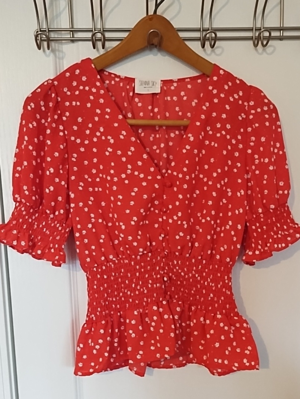 Sienna Sky Ditsy Floral Blouse Size Small Smocked Waist V-Neck Buttons Coral Red